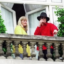 Report: Debbie Rowe To Attend Jackson Children Guardianship Hearing