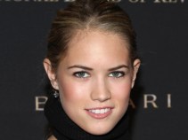 Cody Horn a Gas as "Rescue Me's" Perfect Woman