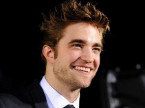 Robert Pattinson Walks the "New Moon" Red Carpet