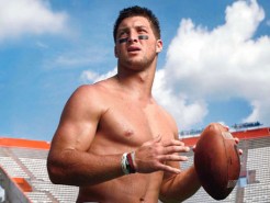 Tebow Suffers Picture Pangs of Success