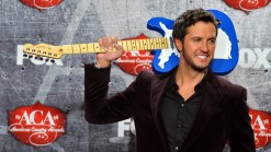 Luke Bryan Cleans up at ACAs With 9 Awards 