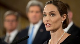 Jolie Aunt Dies of Breast Cancer Days After Op-Ed