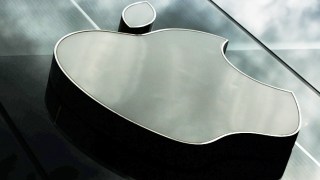 Can Apple Make Listening Easy Without Headphone Jacks?