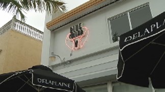 Blue Collar Restaurant Contributes to Finding Breast Cancer Cure