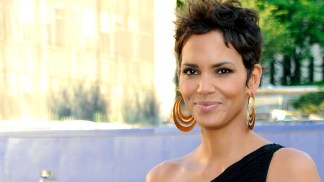 Halle Berry Unloading Canadian Vacation House 