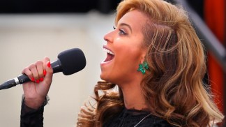 Beyonce Performs the National Anthem