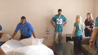 Dolphins Players Help Make Over Home