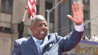 NEW YORK - JULY 15: Henry 'Hank' Aaron acknowledges the fans during the MLB All-Star Game Red Carpet Parade on July 15, 2008 in New York City. (Photo by Mike Stobe/Getty Images) NEW YORK - JULY 15: Henry 'Hank' Aaron acknowledges the fans during the MLB All-Star Game Red Carpet Parade on July 15, 2008 in New York City. (Photo by Mike Stobe/Getty Images)