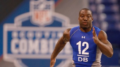 INDIANAPOLIS, IN - FEBRUARY 24: Defensive back Vontae Davis of Illinois runs the 40 yard dash during the NFL Scouting Combine presented by Under Armour at Lucas Oil Stadium on February 24, 2009 in In INDIANAPOLIS, IN - FEBRUARY 24: Defensive back Vontae Davis of Illinois runs the 40 yard dash during the NFL Scouting Combine presented by Under Armour at Lucas Oil Stadium on February 24, 2009 in In