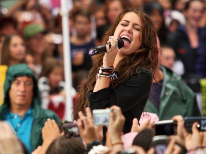 MILEY CYRUS PERFORMS IN CONCERT DURING HER "WONDER WORLD TOUR" MILEY CYRUS PERFORMS IN CONCERT DURING HER "WONDER WORLD TOUR"