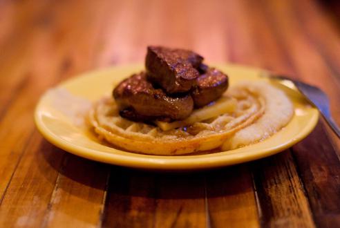 Earl's Beer & Cheese, A Cozy Den of Cheesy Goodness