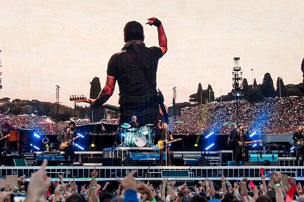 Hermine Shows Bruce Whose the Boss