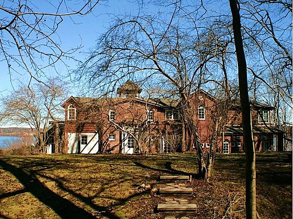 Mikhail Baryshnikov Unloading NY Estate