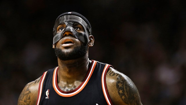 LeBron James Scores 31 in a Mask, Miami Heat Roll Knicks 108-82