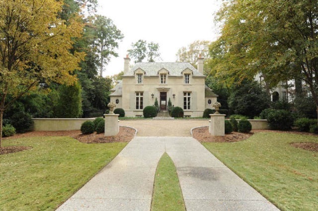 Former Braves Pitcher Derek Lowe Lists Atlanta Estate
