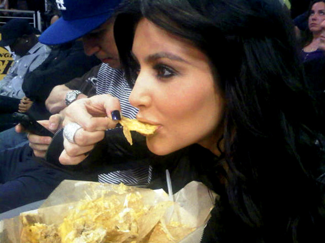 Celebrities Pigging Out: Kim Kardashian Chows Down