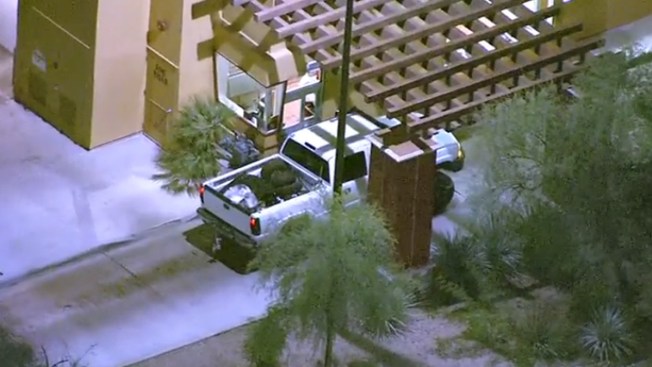 Phoenix police chase includes pit stop at In-N-Out Phoenix police chase includes pit stop at In-N-Out