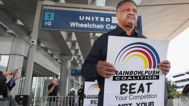 United passenger dragged off plane files lawsuit