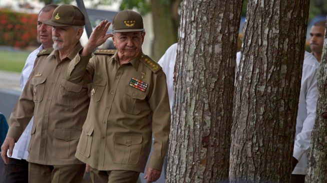 Cubans fear Trump to reverse opening, army drills announced Cubans fear Trump to reverse opening, army drills announced