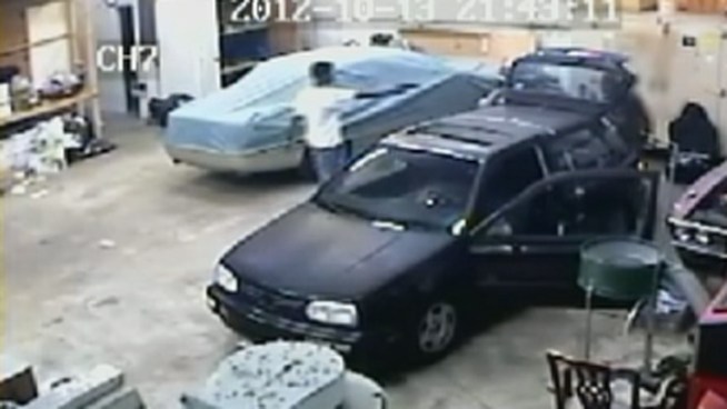 Miami-Dade Police said they're searching for two male suspects, between ages 20 and 25, who robbed Eduardo Wolmers on Oct. 13. Wolmers and Miami-Dade Police spokeswoman Det. Aida Fina-Milian spoke about the case.