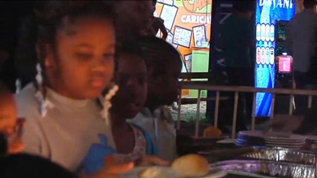 Thanksgiving came early for 33 families Monday night in Miami, thanks to former Miami Heat star Alonzo Mourning and his charity.