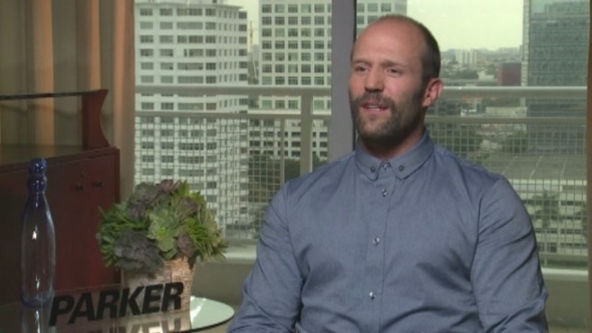 Jason Statham and Jennifer Lopez sat down with NBC 6's Roxanne Vargas for interviews about their new movie, which brings to life a literary crook.