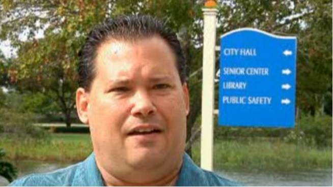 Sunrise Commissioner Joseph Scuotto says he favors a food-truck ban in the city, arguing that the rolling restaurants take business away from local eateries amid a weak economy. NBC 6 s Donna Rapado talks to Scuotto as well as food truck operator Carlos Fiero.
