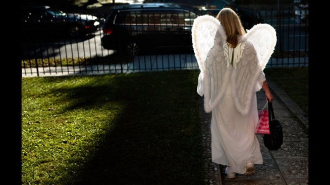 A new Simi Valley law that would keep registered sex offenders from decorating their homes or handing out Halloween candy is being challenged in court by the 18-month-old advocacy group California Reform Sex Offender Laws. Ted Chen reports for the NBC4 News at 11 p.m. on Oct. 2, 2012