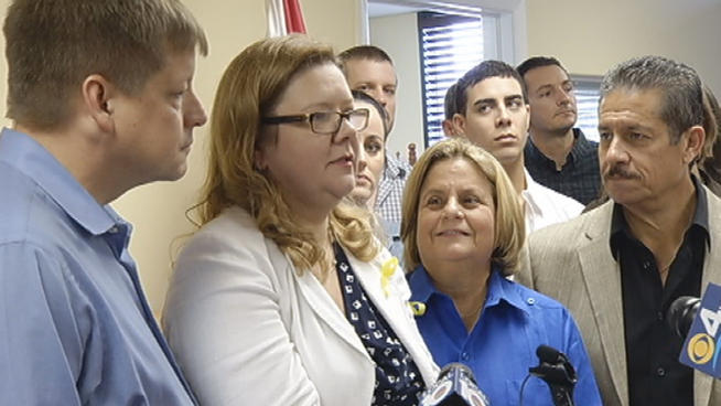 Family members of a South Florida military veteran jailed in Mexico are stepping up pressure to free their son so he won't spend Christmas behind foreign bars. NBC 6 reporter Julia Bagg speaks to Olivia Hammar, the mother of the veteran, and Rep. Ileana Ros-Lehtinen.