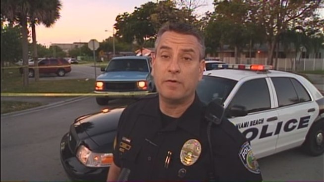 Four suspects were caught trying to steal air conditioning units from Nova Southeastern University's North Miami Beach Campus overnight, police said. Neighbor William Villalobos, North Miami Beach Police Sgt. Richard Rand and contractor Wayne Hanson spoke about the incident.