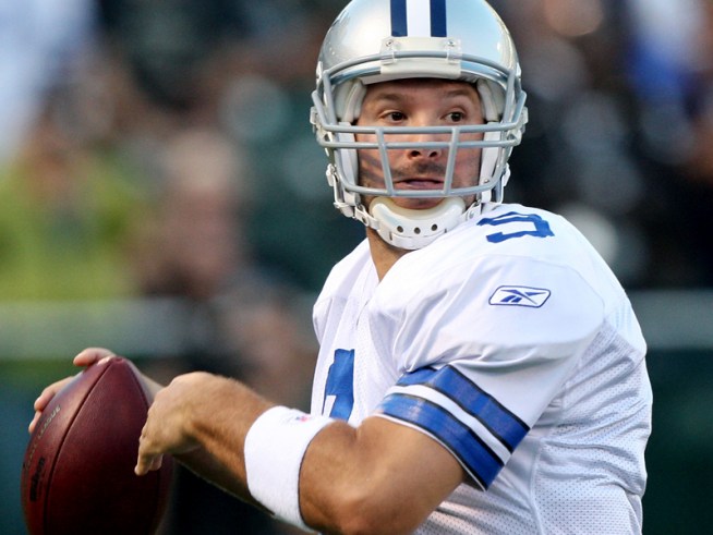 Romo, New Stadium Dazzle for Cowboys