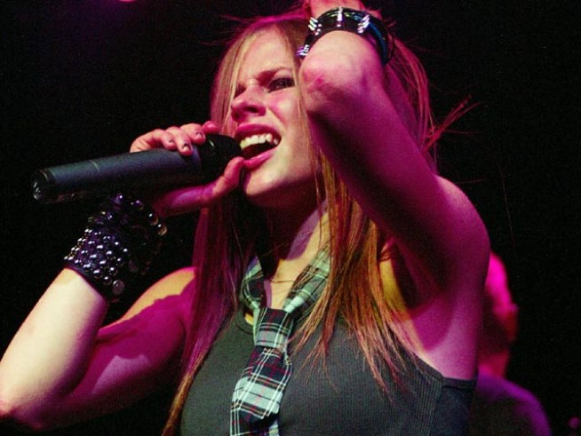 Avril Lavigne to Let Go of Complicated Marriage