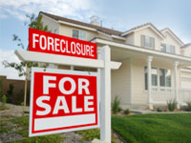 Sandy Furman thought she had reached a deal with her lender in paying off her monthly mortgage payments, then she received papers telling her she was being foreclosed on.