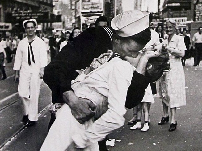 Lovebirds Arrested for Liplock-Inspired Break In