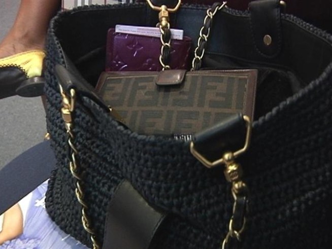 ID Thieves Love Purse Shopping: Feds