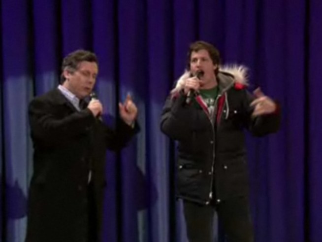 Parnell, Samberg Perform Viral Hit “Lazy Sunday” Live for 1st Time