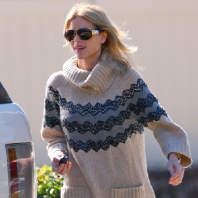 Elin Nordegren Steps Out in Florida – Without Her Ring