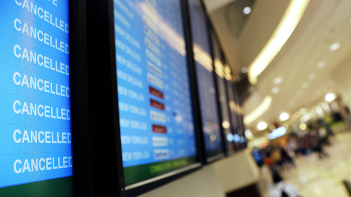 US Airlines Cancel Thousands of Flights Through Saturday