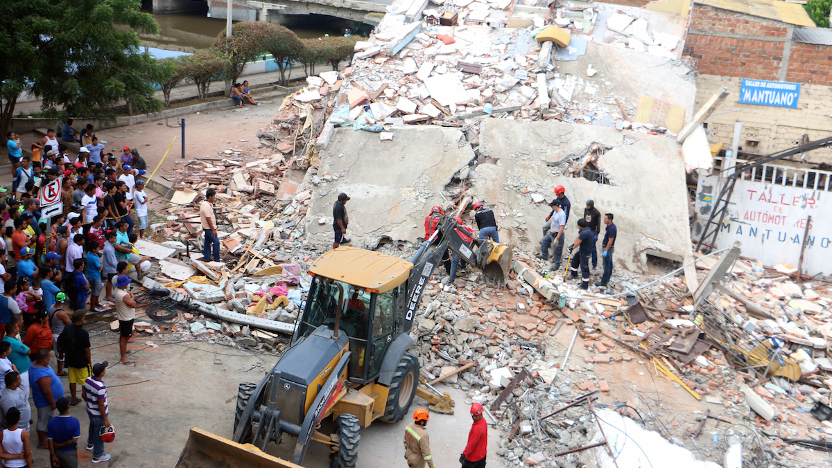 Local Ecuadorians Helping Victims of Destructive Earthquake