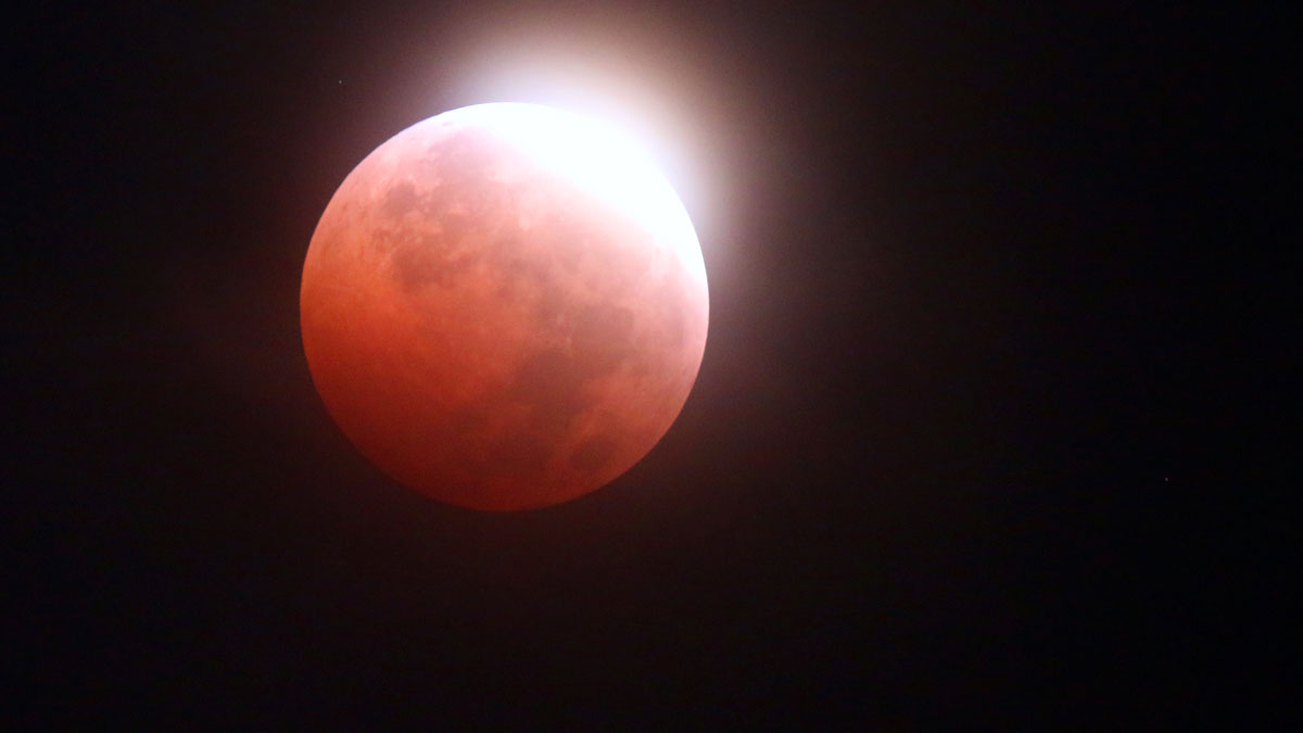 How to Watch Tonight's "Blood Moon" Eclipse