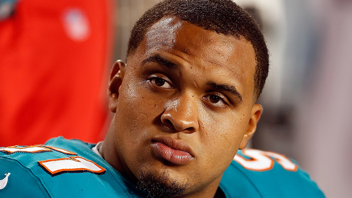 Dolphins' Pouncey Has Small Fracture in Hip: Report