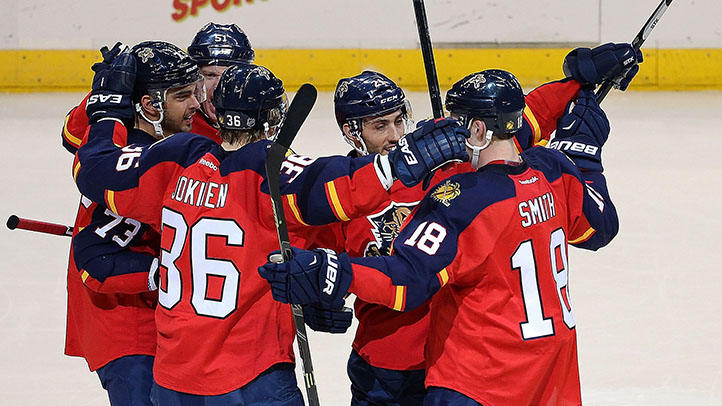 Panthers Skate Into First With Sixth Straight Win
