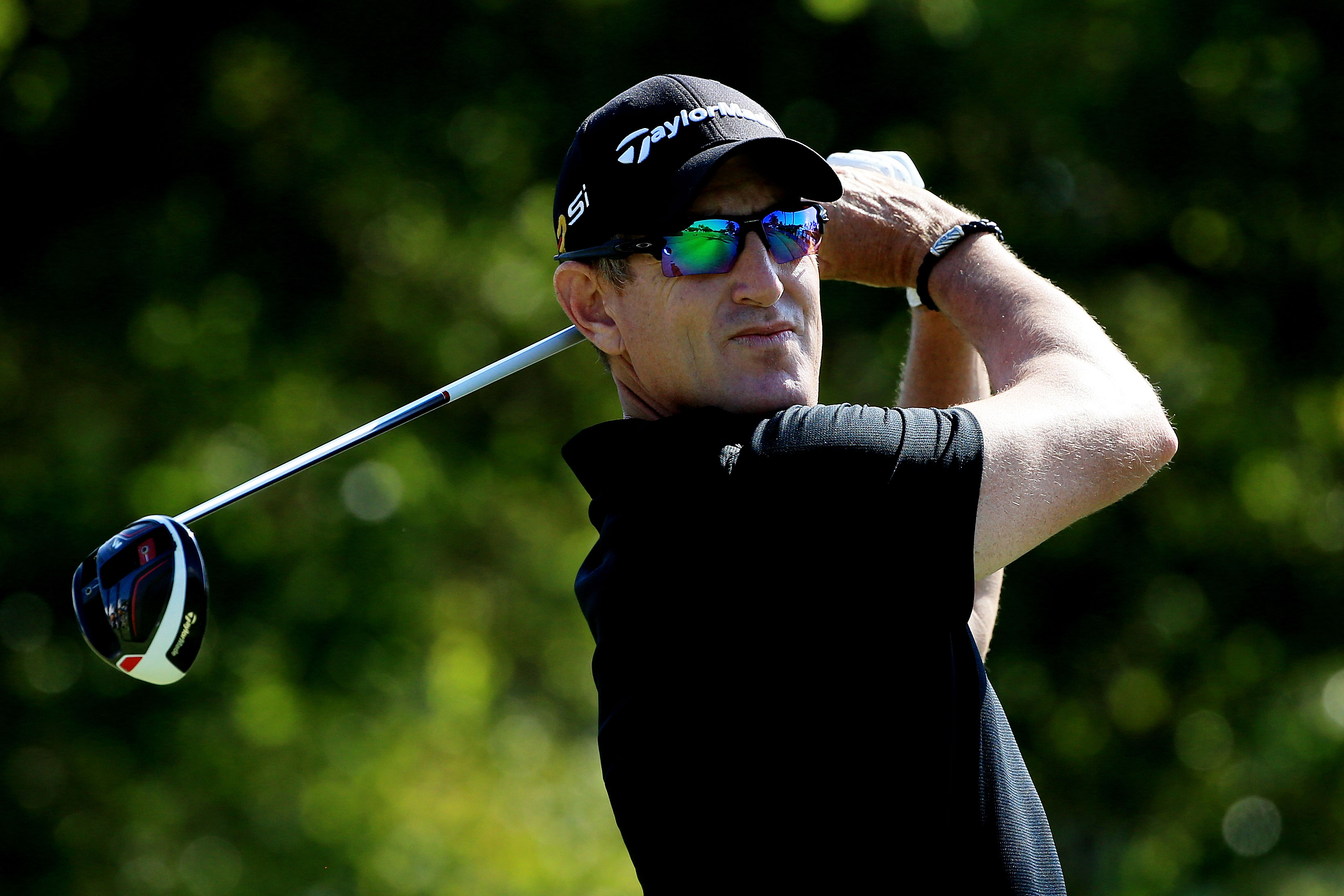 Pro Golfer Strips Down to Save Baby Blue Jay at Fla. Golf Course