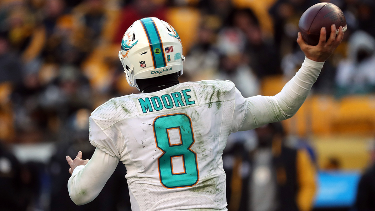 Dolphins' Moore Has Mixed Results in Scrimmage