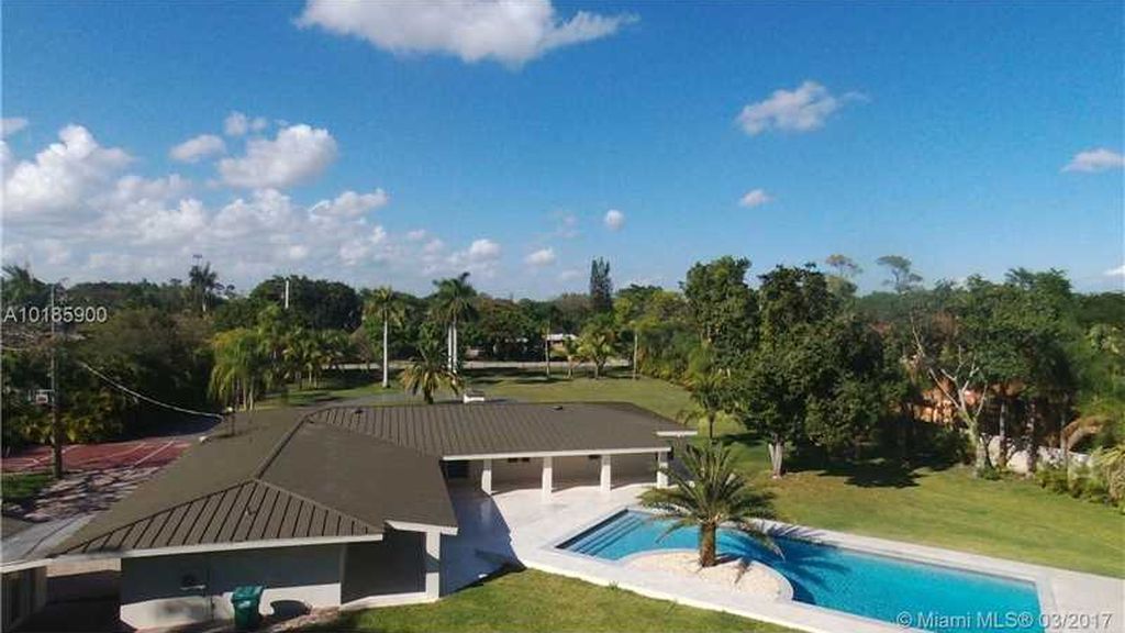 Take a Look Inside O.J. Simpson's Former Kendall Home