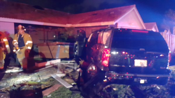 Driver of SUV Plows Into 2 Plantation Homes