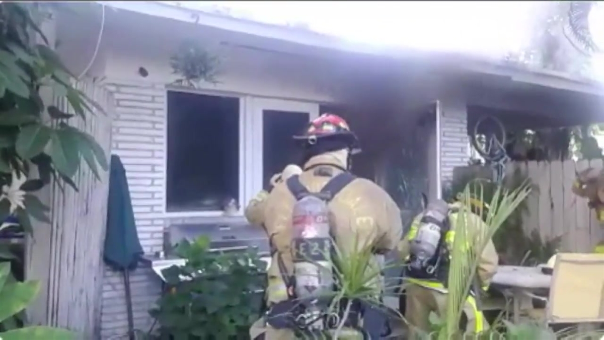 Crews Respond to Early Morning House Fire in Fort Lauderdale