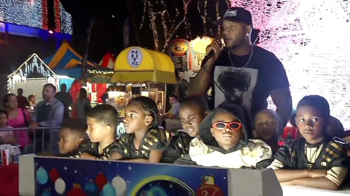 Rapper Flo Rida Spreads Holiday Cheer to 200 Kids