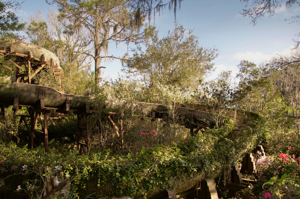 Eerie Pics Show Abandoned Disney Park 15 Years Later