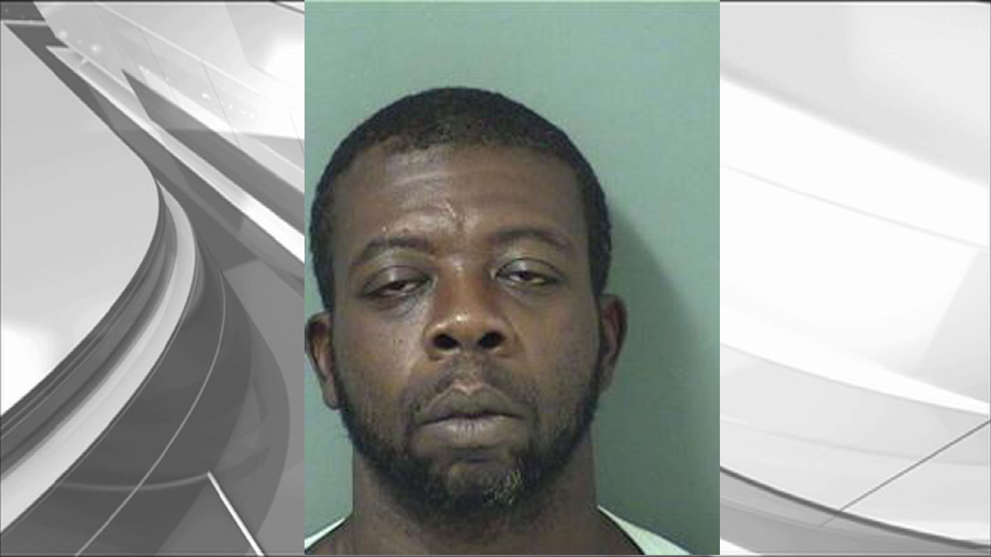 Man Knocked Out by Hot Sauce in Fight Over Graham Crackers